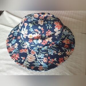 EXCELLENT USED CONDITION adorable reversible hat